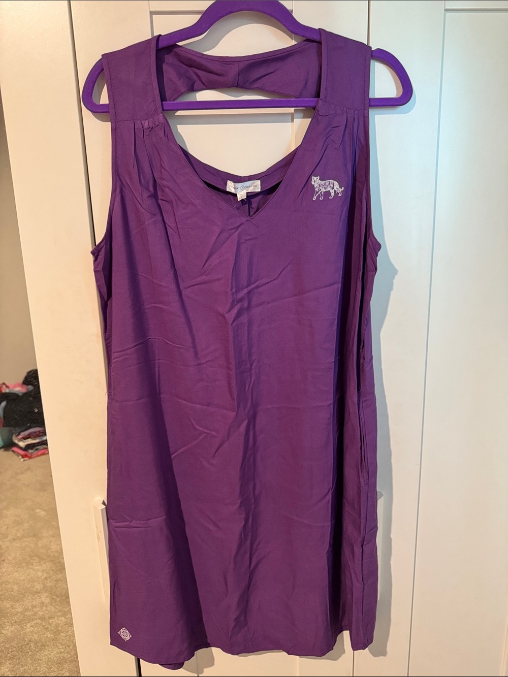 Sleeveless Purple Midi Dress with Embroidered Tiger Accent